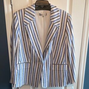 New Kasper Women's lined Blazer - Blue and White Stripes
Never Worn
With Tags